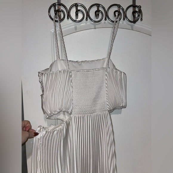 Alice + Olivia Powell Pleated Jumpsuit w/ Cutouts In White Size 12 - Picture 6 of 9